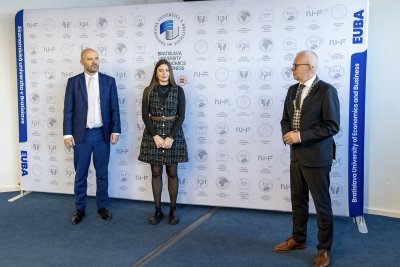 Udelenie Ceny Imricha Karvaša za najlepšiu dizertačnú prácu a najlepšiu diplomovú prácu - dominancia FHI